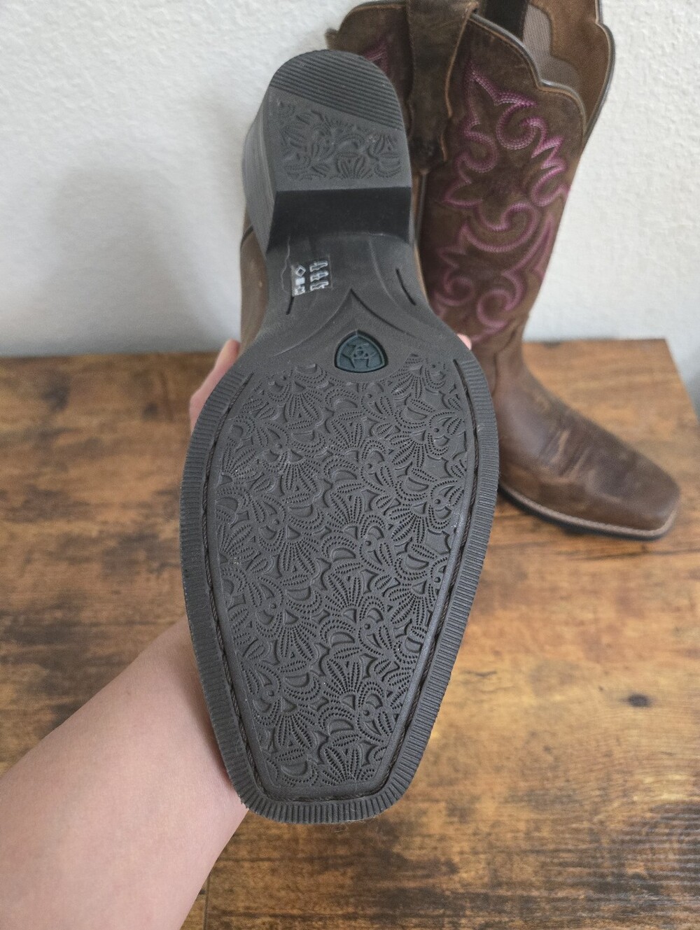 Ariat Brown Leather Lace-Up Cowboy Boots with Pink Embroidery - Picture 5 of 8